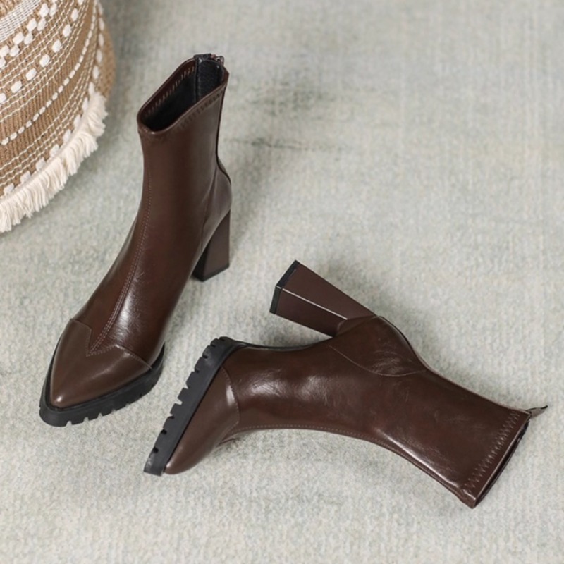 Pump Heel Block - Sepatu Boots Ramping Ujung Lancip Model